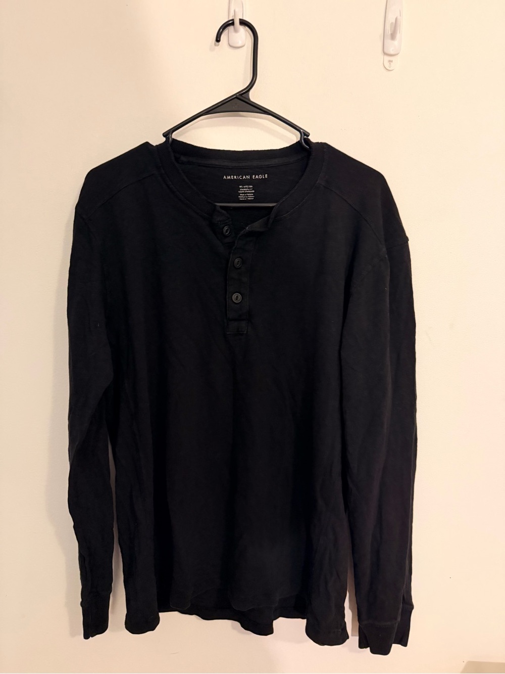 American Eagle Outfitters Men’s Black Long-Sleeve Henley Top